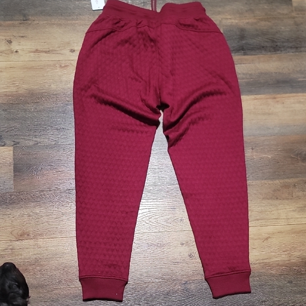 Yogalicious Women's Beet Red Diamond Quilted Adaptation Joggers NWT - Picture 7 of 8